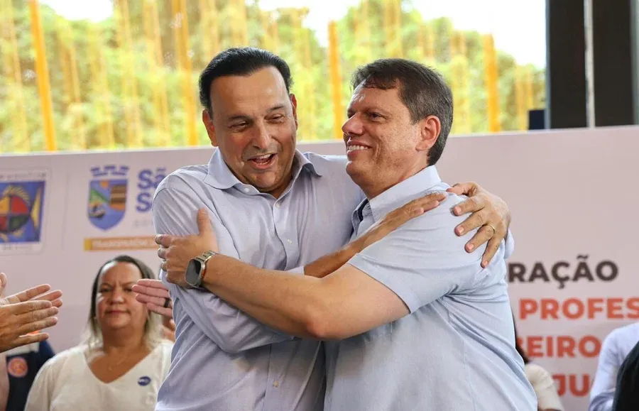 Tarcísio decide manter vice na chapa mesmo sob pressão do PL