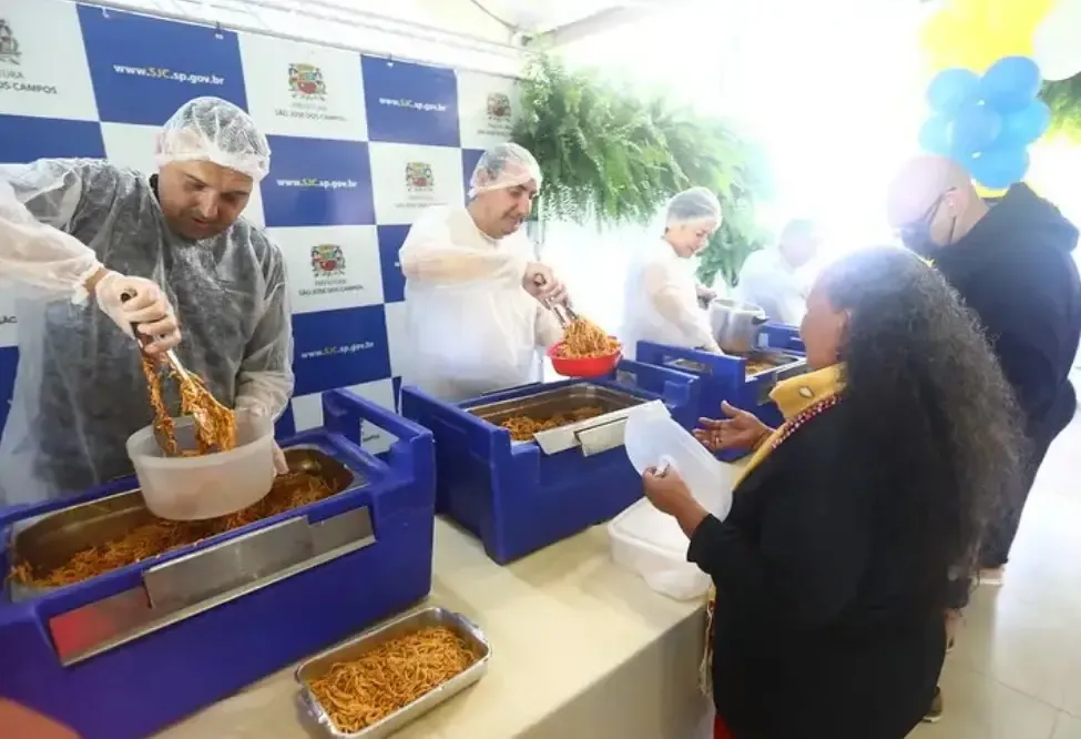 10 mil pessoas são esperadas para a tradicional macarronada da 46ª Festa do Trabalhador, na zona leste