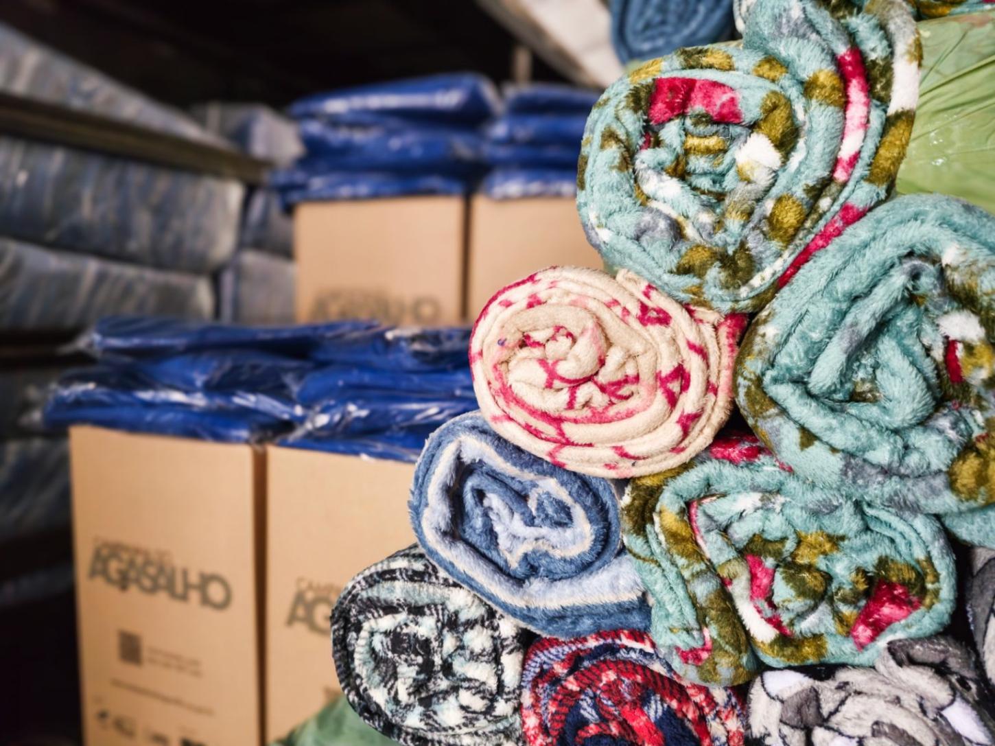 Comércios e condomínios podem ser pontos de coleta na Campanha do Agasalho 2026; veja como participar