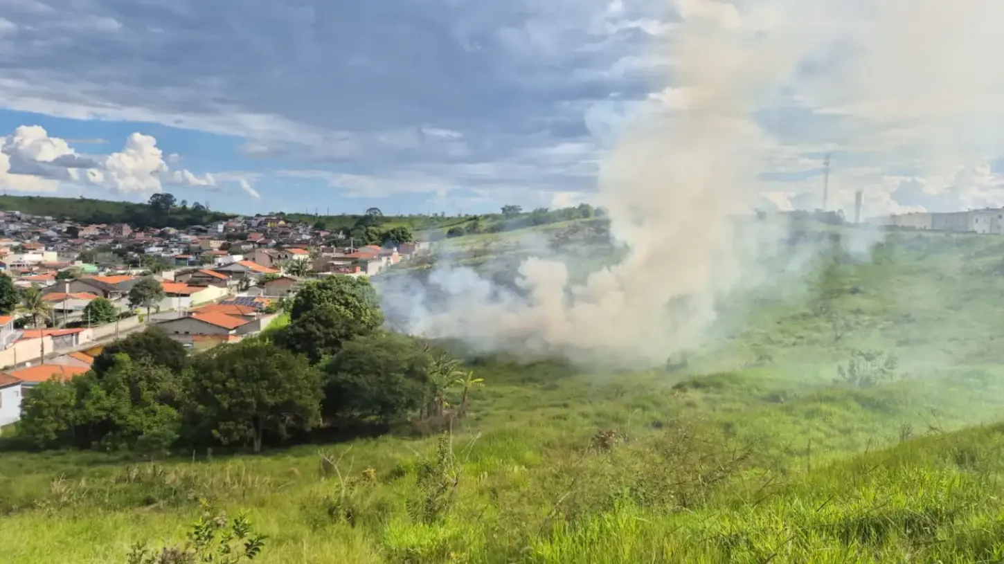 Queimadas mais que triplicam e reforçam pedido de conscientização da Defesa Civil, em Jacareí