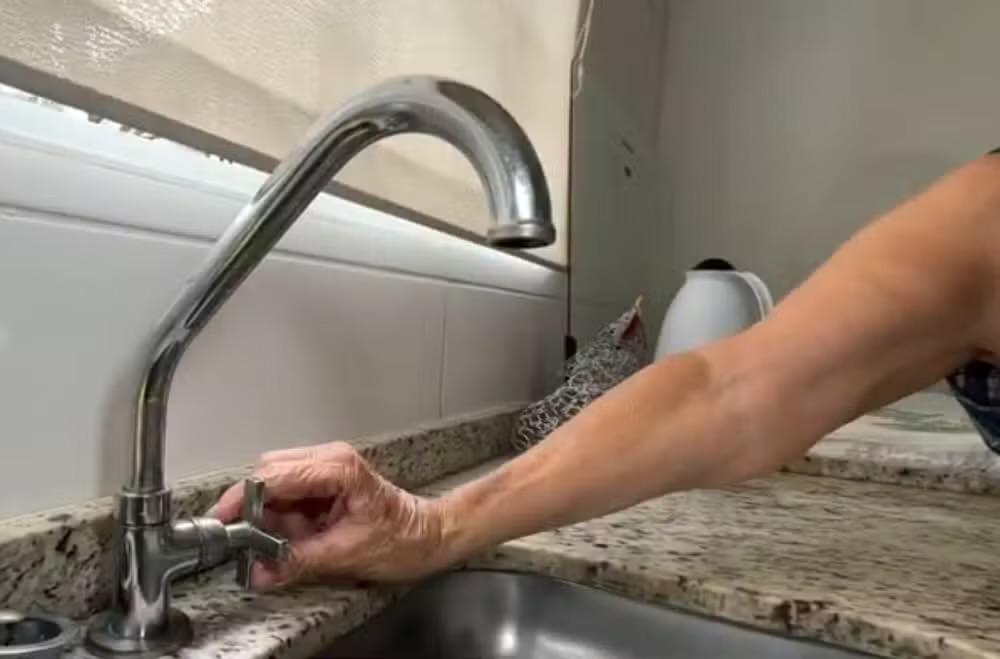 Rompimento de adutora: moradores enfrentam falta de água pelo quarto dia seguido em Jacareí