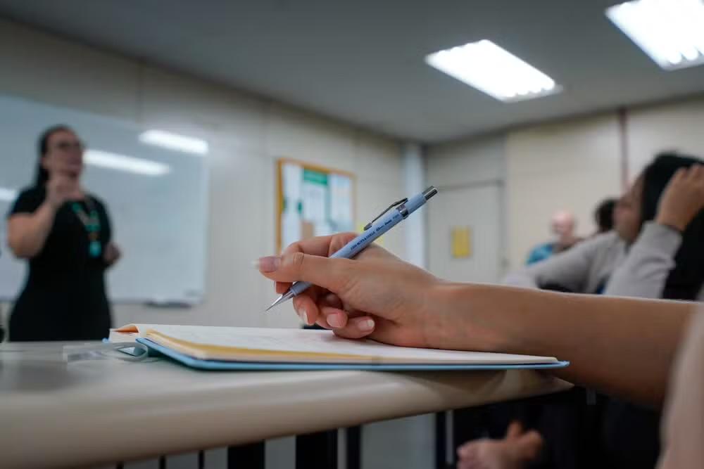 Sesi abre mais de 900 vagas para EJA em São José e Jacareí; veja como se inscrever