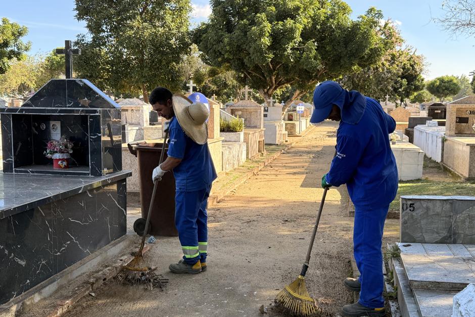 Cemitérios municipais de São José reforçam cuidados para o Dia das Mães