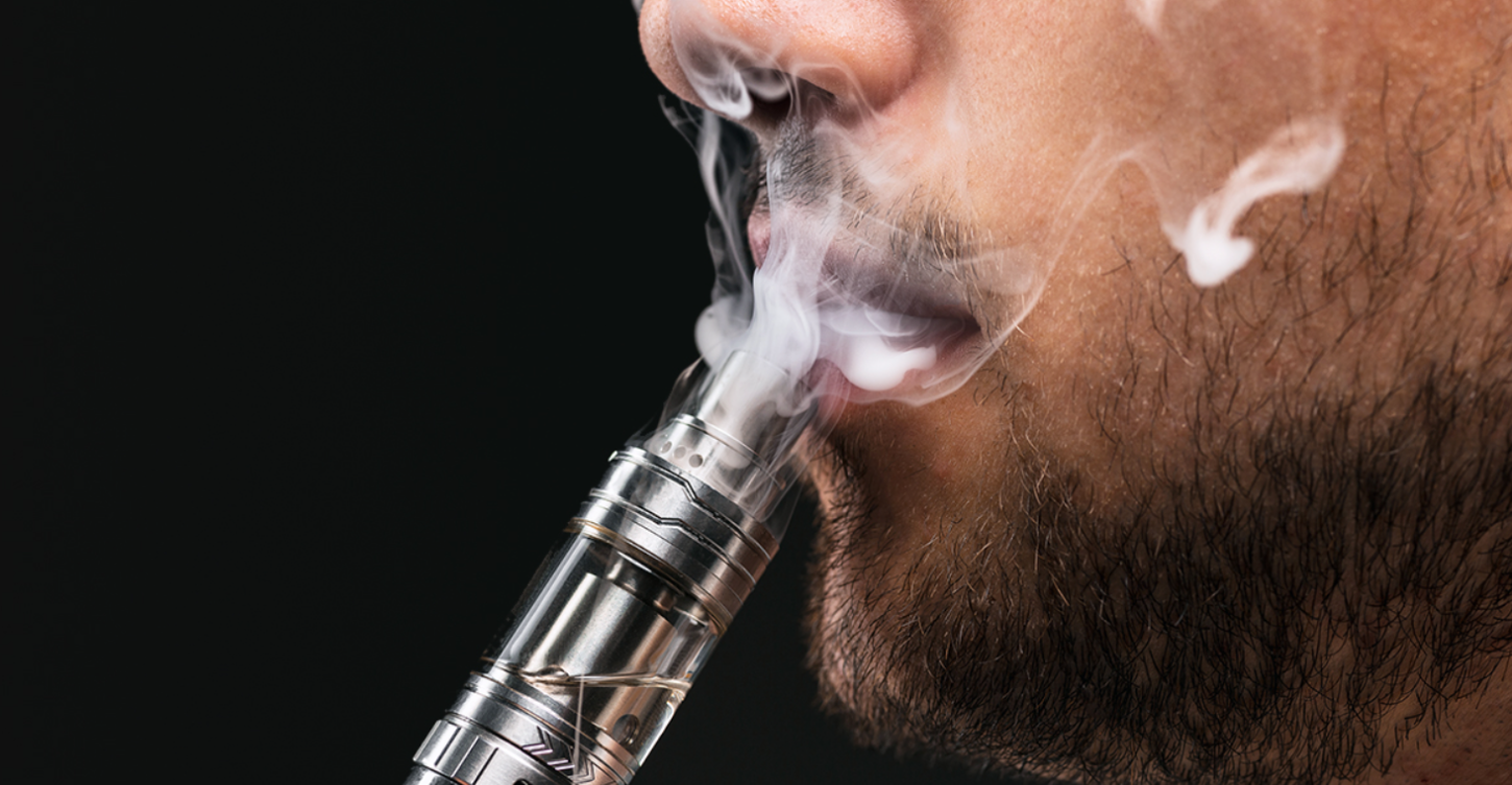 Consumo de cigarros eletrônicos cresce entre jovens; veja impactos à saúde e formas de tratamento