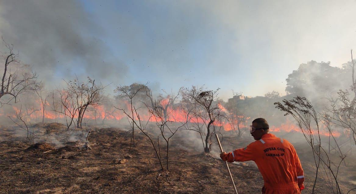 Defesa Civil alerta para aumento do risco de incêndios em SP e monitora possível influência do El Niño