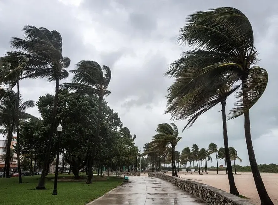 Defesa Civil alerta para ventos fortes, ressaca e queda de temperatura no Litoral Norte