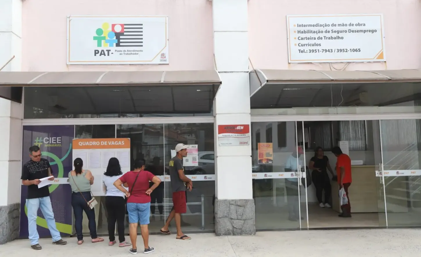 Emprego: PAT de Jacareí realiza mutirão para contratação de 110 vagas da empresa Ambiental
