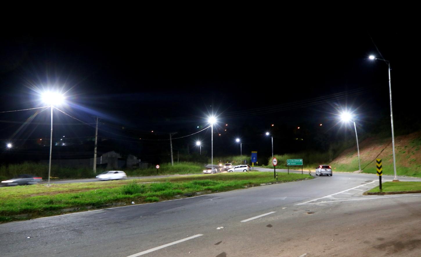 Jacareí inicia troca de mil novas lâmpadas de LED em mais de 20 bairros