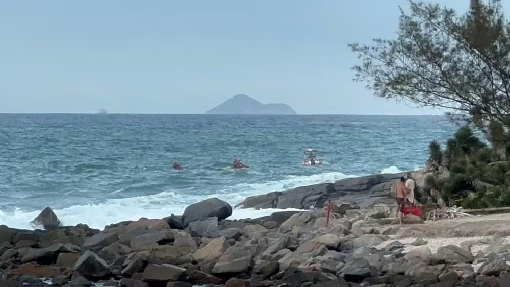 Marinha emite alerta de ressaca com ondas de até 3 metros para o litoral de SP
