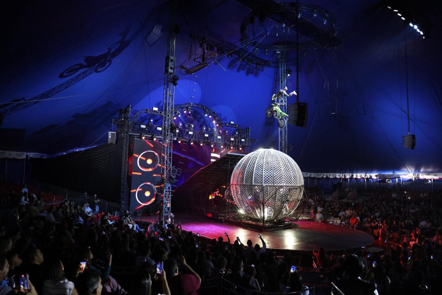Mirage Circus aquece com magia São José dos Campos