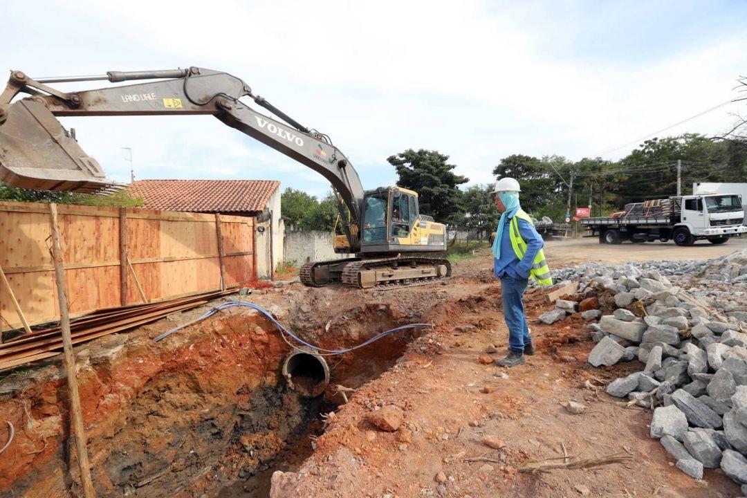 Rua Padre Eugênio recebe obras de drenagem, pavimentação e ciclovia em Jacareí