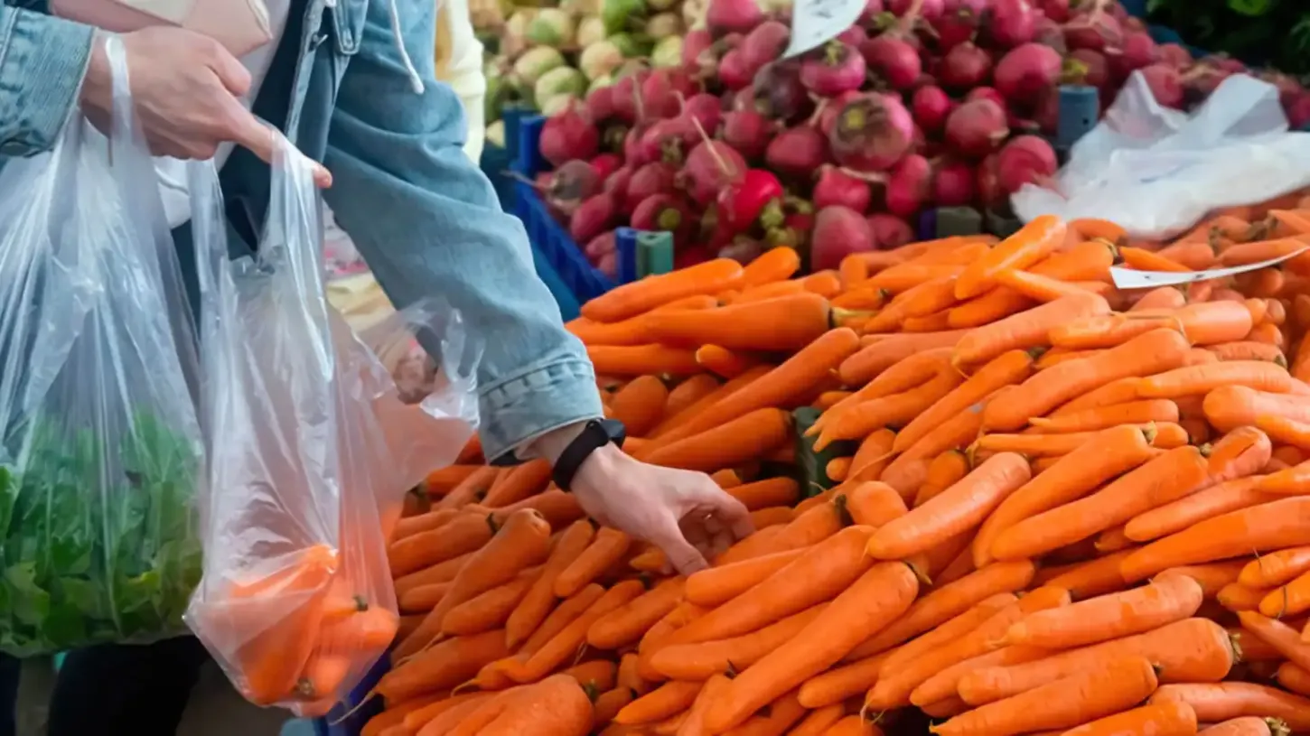 Saiba os alimentos mais caros e mais baratos nos últimos 12 meses, segundo o IBGE