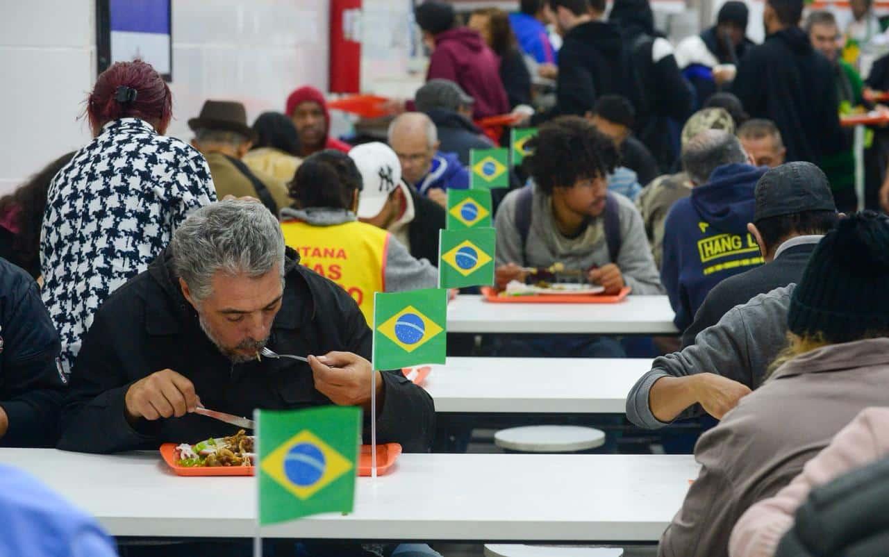 Bom Prato terá horário especial de funcionamento nesta segunda-feira (29) por causa do jogo da Seleção Brasileira