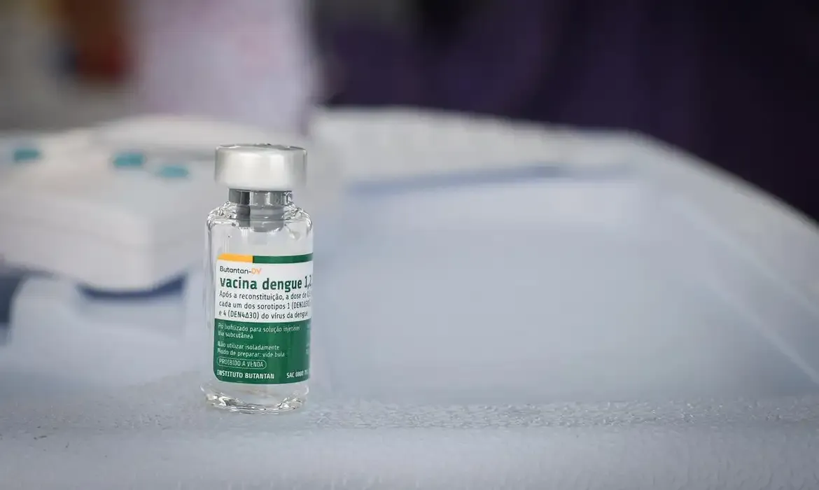 Butantan mantém estudo sobre vacina da dengue em idosos