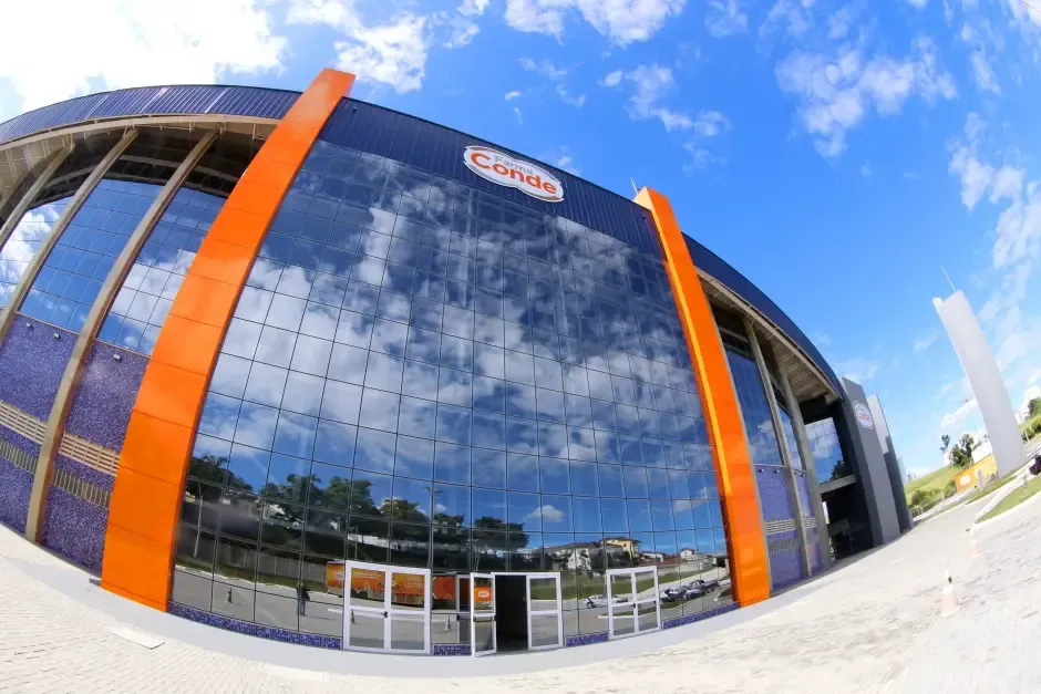 Campanha do Agasalho terá drive-thru para arrecadação de doações na Farma Conde Arena neste sábado (27)