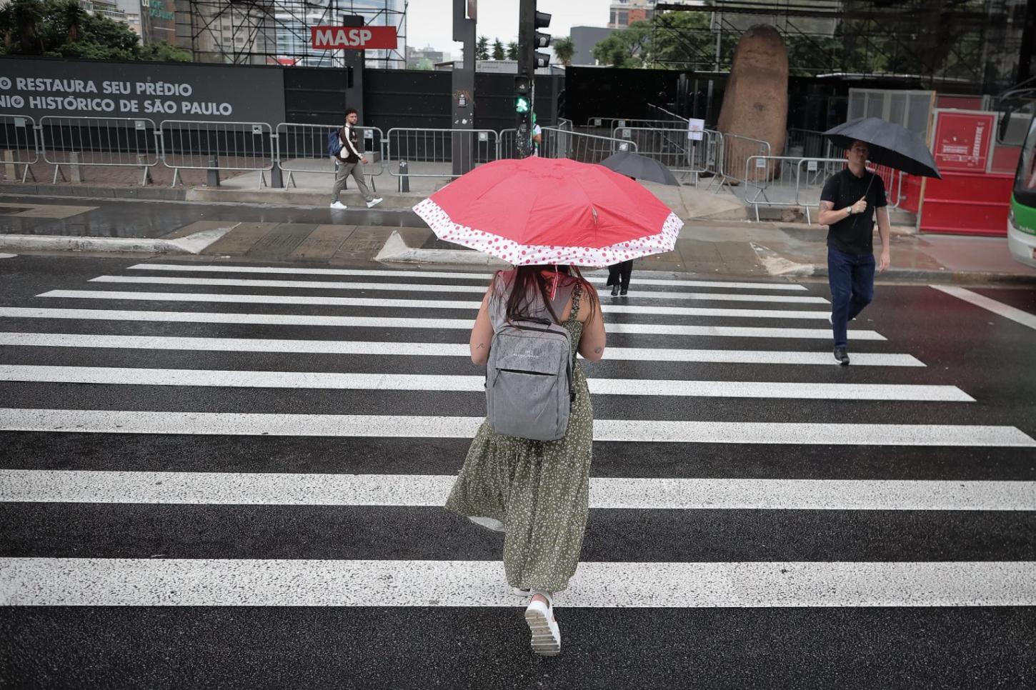 Previsão do tempo para sábado (13), em SP: potencial para chuvas fortes
