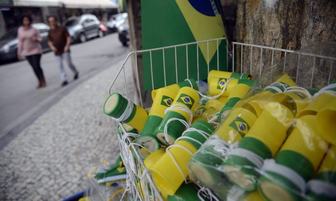 Procon-SP reforça orientações para compras de produtos da Copa do Mundo