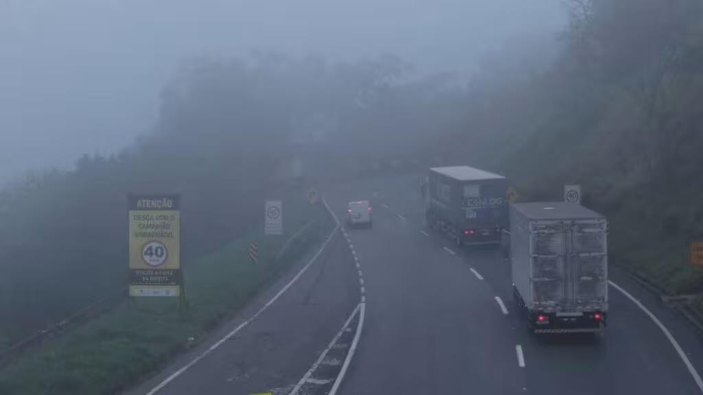 Neblina no inverno: Pontos críticos na Via Dutra e Rio-Santos