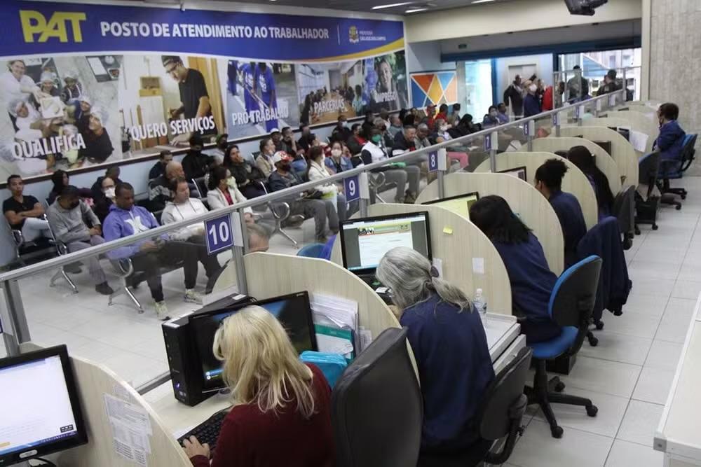 PAT de São José dos Campos abre semana com quase 500 vagas de emprego; veja a lista