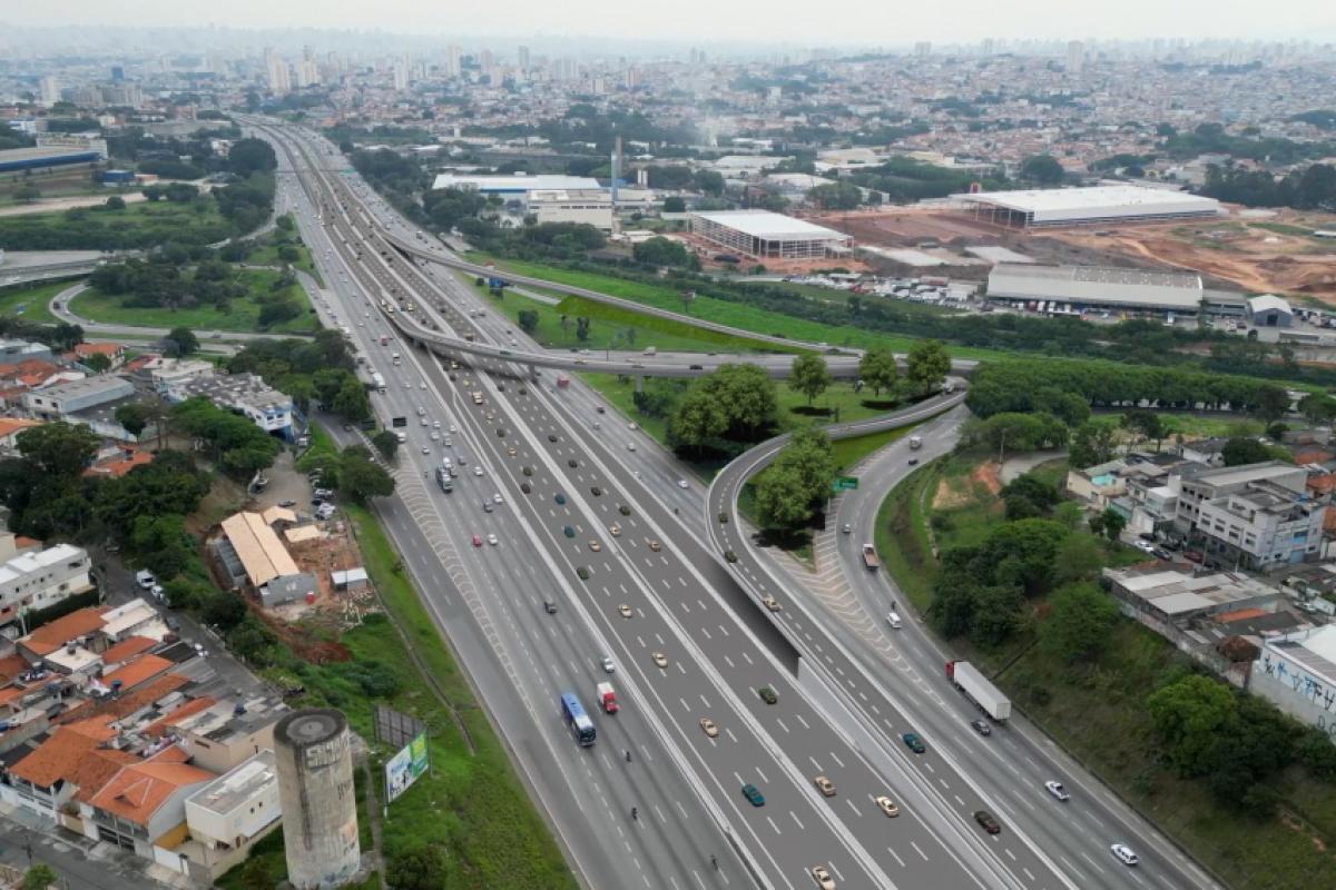 Dutra e BR-101 devem receber 1,6 milhão de veículos no feriado