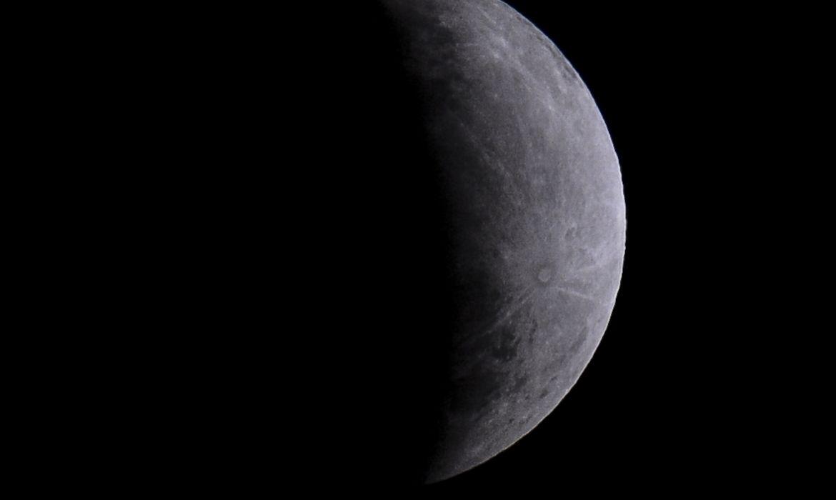Eclipse parcial da Lua nesta quinta-feira será visto em todo o Brasil