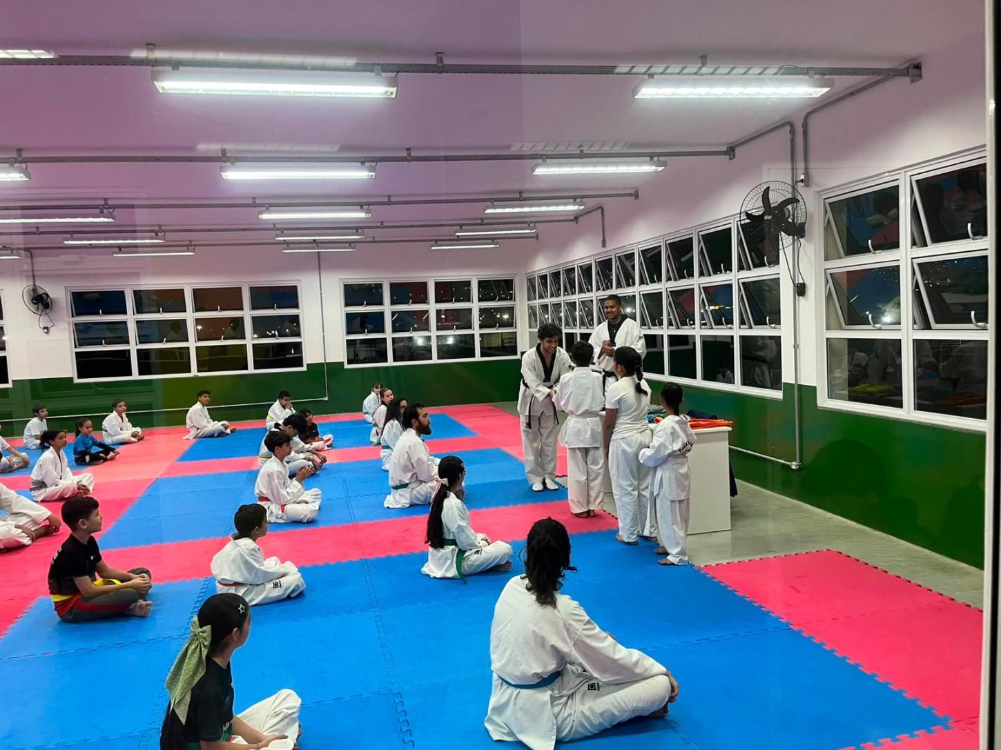 Prefeitura de Jacareí oferece aulas gratuitas de Taekwondo e dança estilo livre no Parque Meia-Lua