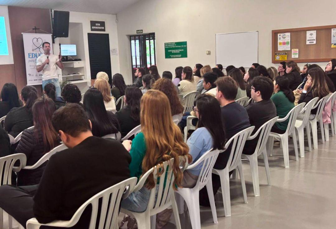Jacareí promove capacitação sobre diabetes para profissionais do SUS