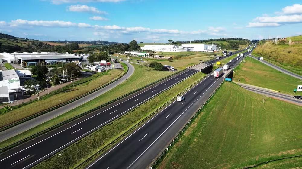 Mais de 4 milhões de veículos devem circular nas rodovias do Vale e região bragantina durante o feriado de Finados