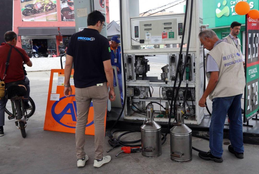 Procon monitora preços em mais de 20 postos de combustíveis de Jacareí