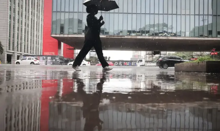 Defesa Civil alerta para cuidados com previsão de chuva no Dia de Finados